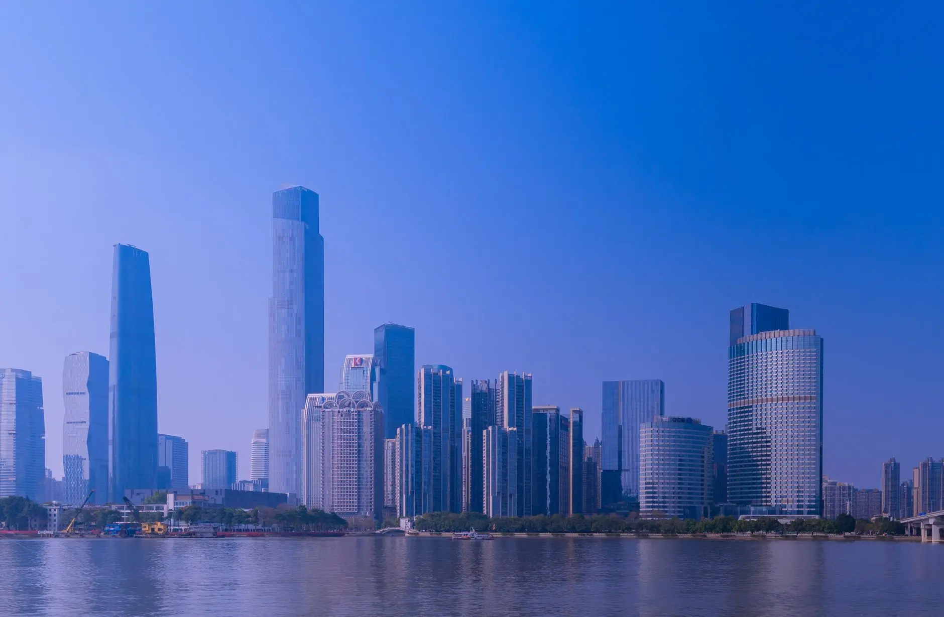 防爆柜与酸碱柜材质选型对比及适用场景分析